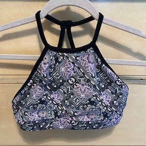 High neck sports bra